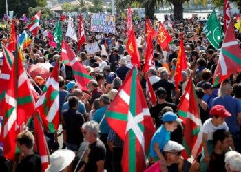 Cerca de 4.000 activistas protestan contra cumbre del G-7