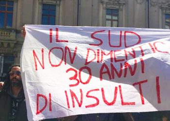 Abucheos e insultos a Salvini en su gira por el sur de Italia