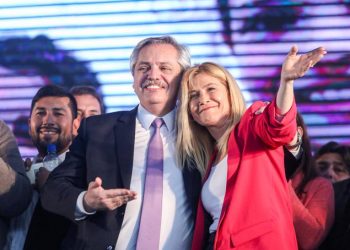 Las encuestas otorgan 20 puntos de ventaja a Fernández en Argentina