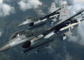 Cazas rusos ahuyentan a F-16 turco y frustran su ataque en Siria