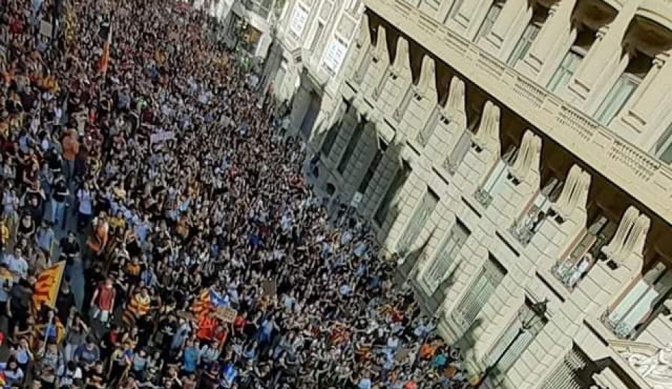 ¡Más de 200.000 estudiantes en la manifestación de Barcelona y decenas de miles más en todo Catalunya! La juventud catalana contra la represión y por la república