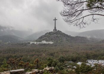 Mulet: “Franco será trasladado con amplio despliegue de dinero público, de un mausoleo público a otro  mausoleo público»