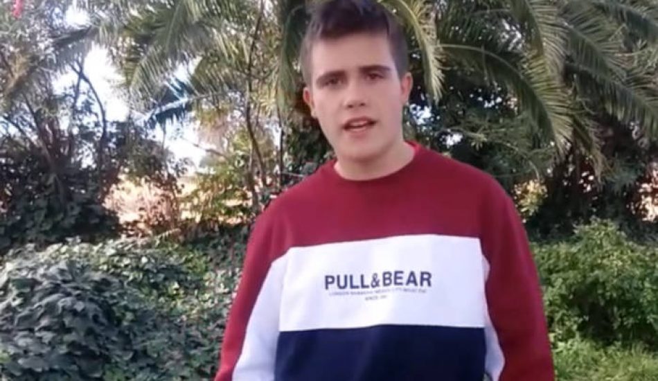Andalucía Laica apoya a Héctor, el estudiante cordobés que lleva tres años reclamando valientemente sus derechos… y los de sus compañeros