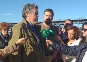 Unidas Podemos reclama en Huelva la creación de una empresa pública de la energía para romper con la dependencia política del oligopolio energético