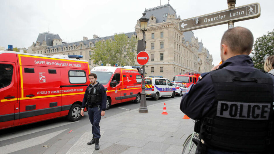 Un ataque con arma blanca se salda con la muerte de cuatro agentes de policía en París, Francia