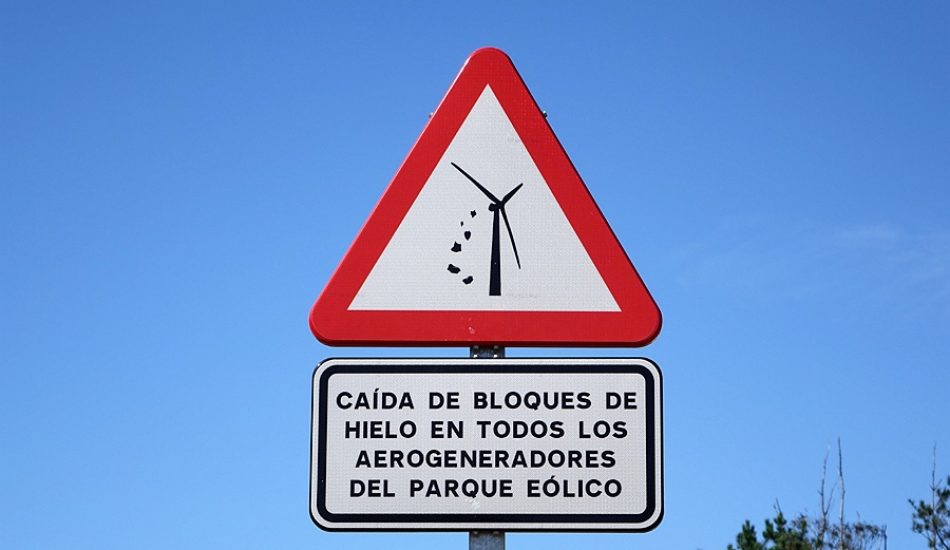 El parque eólico Mouriños, un peligro real para vecinos y senderistas