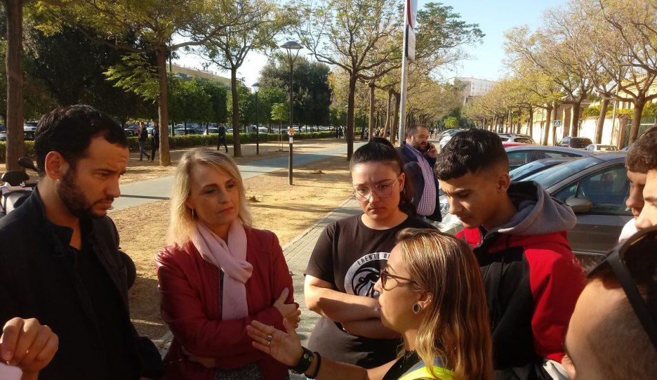 Adelante Sevilla reclama al Ayuntamiento que se implique en la defensa del alumnado del IES Torreblanca