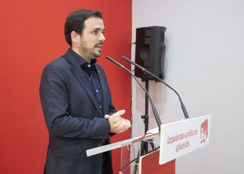 Alberto Garzón dice que Sánchez “no puede insistir en pedir apoyos a derecha a izquierda, debe elegir” y le exige que “se decida ya” tras ser uno de los “principales responsables del auge de Vox”