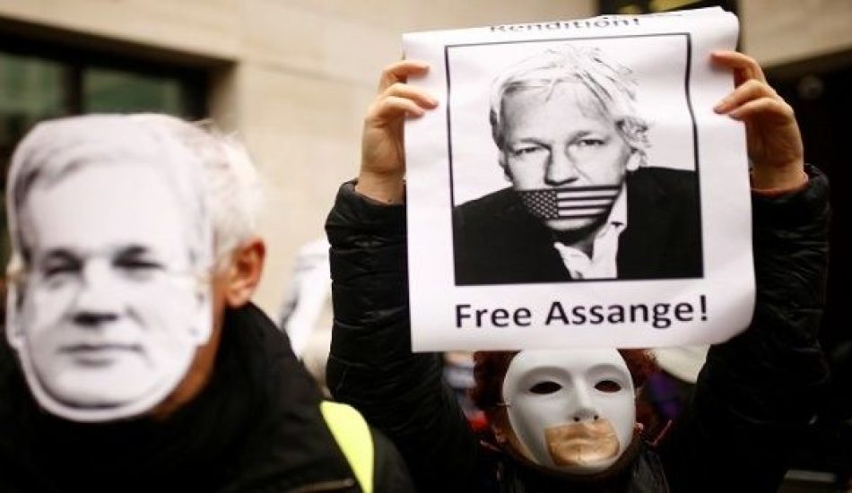 Corte de Londres prohíbe salida de la cárcel a Julián Assange