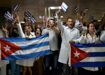 Médicos vuelven a Cuba tras su secuestro por el gobierno de facto de Bolivia