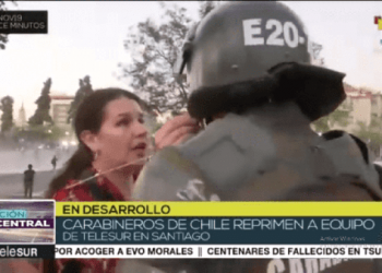 Carabineros de Chile reprimen equipo periodístico de TeleSUR en Santiago