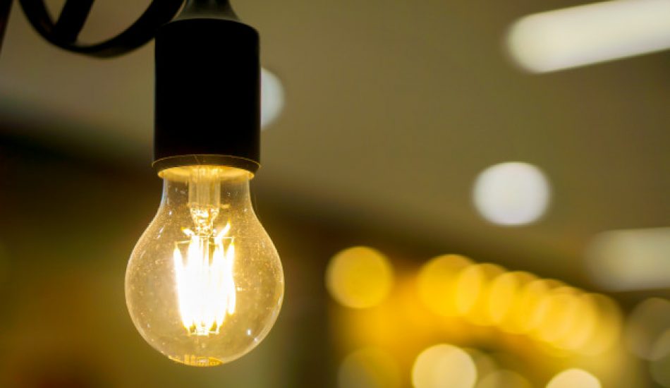 La factura de la luz del usuario medio se situó en 2019 en 854 euros, un 61,3% más cara que hace 15 años