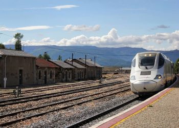 ADIF y RENFE abandonan a más de 500.000 usuarios del ferrocarril