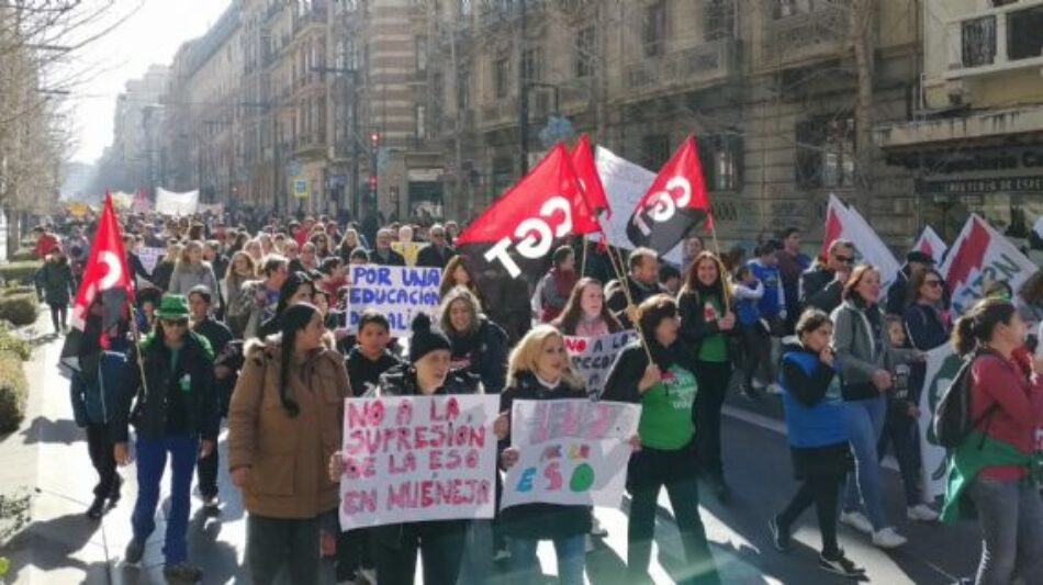 «Los centros educativos públicos andaluces no tienen administrativos suficientes»