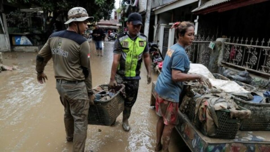 Al menos 60 muertos en las inundaciones de Indonesia