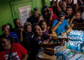 Dejan que se pudra ayuda humanitaria en Puerto Rico, golpeado por desastres