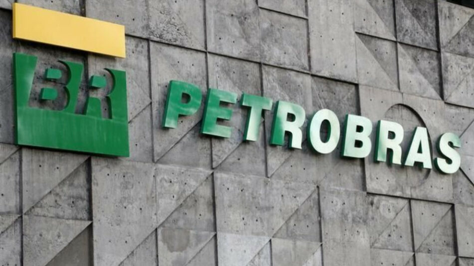 Más de 20.000 trabajadores de la empresa estatal brasileña Petrobras en huelga