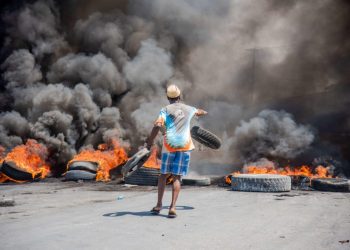 Rebelión policial con apoyo popular contra el gobierno de Moise en Haití