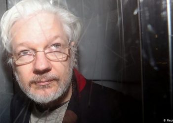 Juristas internacionales critican el proceso de extradición de Assange a EEUU