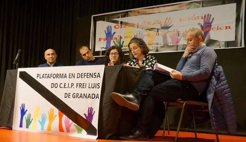 El interés por la situación del colegio Frei Luís de Granada llena la Casa da Cultura de Sarria