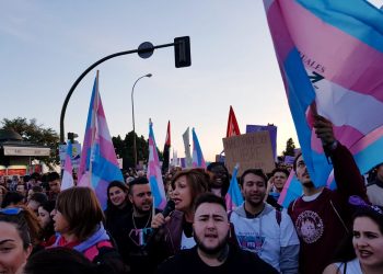 La Plataforma Trans pide que se pongan banderas trans en los balcones por el Día de la Visibilidad Trans