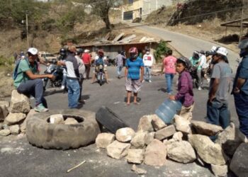 Hondureños intensifican protesta social por falta de alimentos e insumos biomédicos