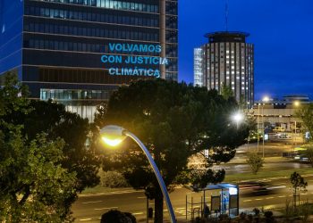 Miles de personas en todo el mundo se movilizan para pedir una salida con justicia climática a la crisis sanitaria