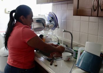 140 organizaciones de todo el mundo reclaman una “nueva economía” que respete el trabajo de cuidados de las mujeres