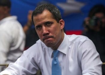 Arreaza: Guaidó busca refugio en la embajada de Francia en Caracas