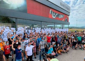 Sindicatos publican un manifiesto en apoyo a los trabajadores de Nissan y exigiendo la nacionalización de las plantas: «¡No estáis solos!»