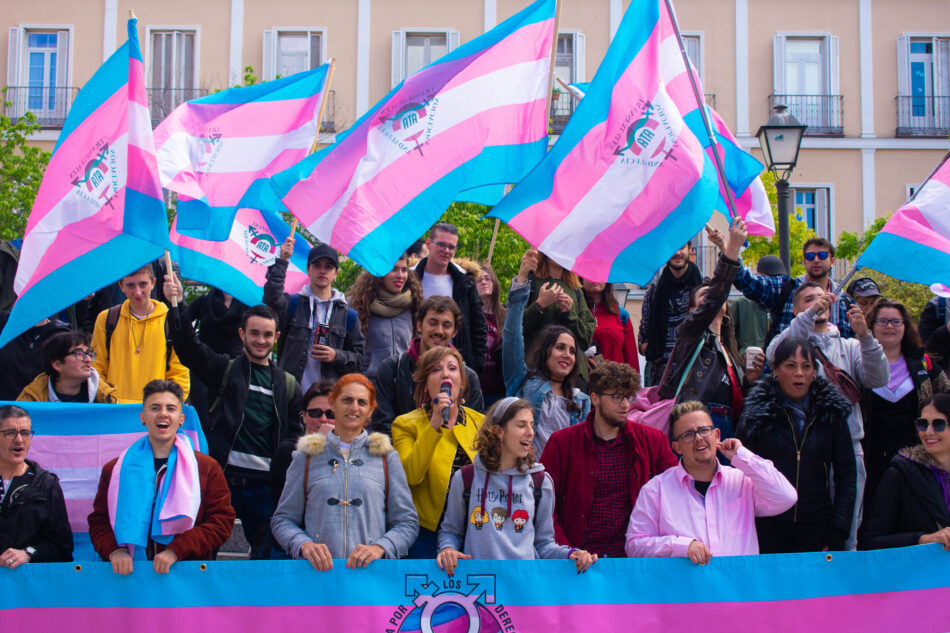 La plataforma trans indignada por el contenido transfóbico del documento interno del PSOE