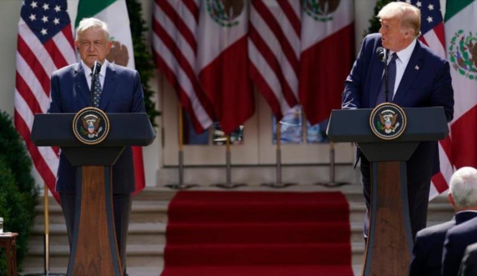 Trump bromea sobre muro fronterizo en la cena con López Obrador