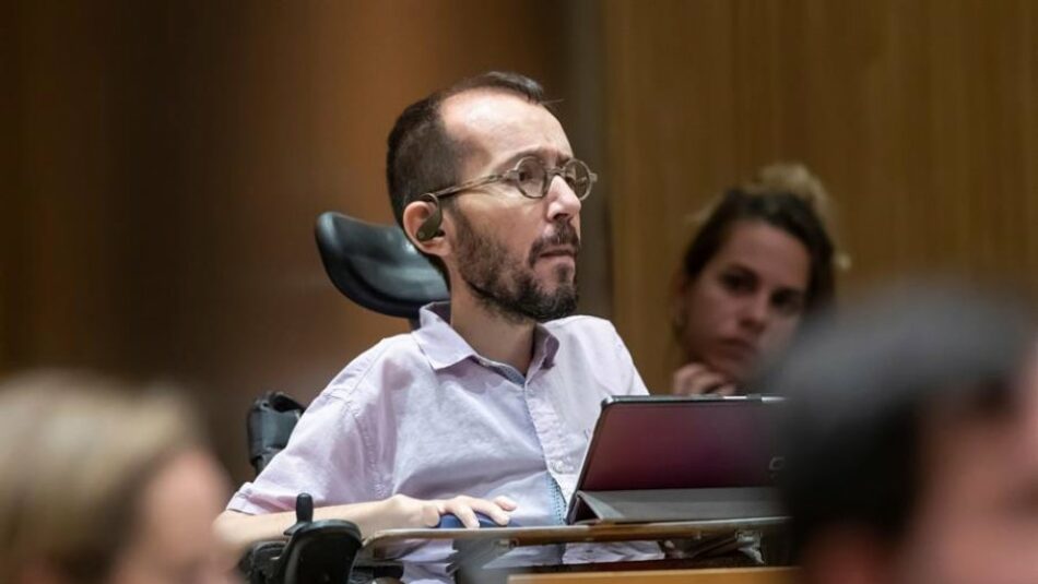 Echenique: «¿Quien tiene más poder, el director de un informativo o un diputado de un parlamento?»