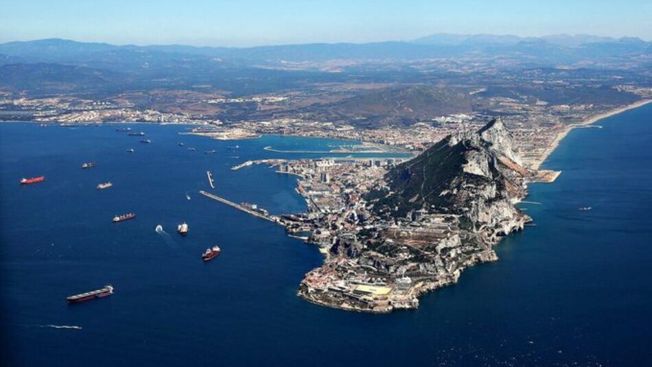 Enrique Santiago tacha en el Congreso de “show patriotero” las iniciativas de la derecha sobre Gibraltar y les pide que no “sobreactúen”