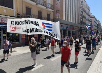 Colectivos, partidos y movimientos de solidaridad con Cuba celebran el 26 de julio con una manifestación en Madrid