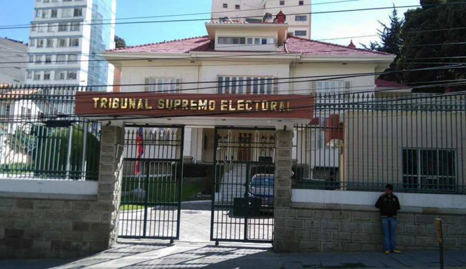 Constitucionalistas advierten conflicto de poderes en Bolivia por aplazamiento de comicios