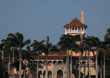 Tres jóvenes irrumpen en la residencia de Trump en Palm Beach con un fusil AK-47