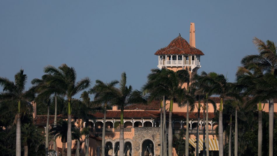 Tres jóvenes irrumpen en la residencia de Trump en Palm Beach con un fusil AK-47