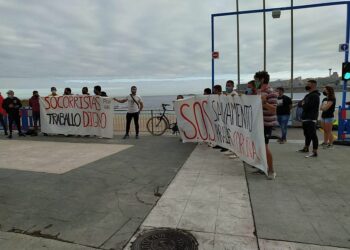 Persoal de salvamento das praias da Coruña concéntrase en Riazor por unhas condicións dignas