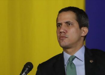 Guaidó se autoproclama otra vez presidente y jefe del Parlamento