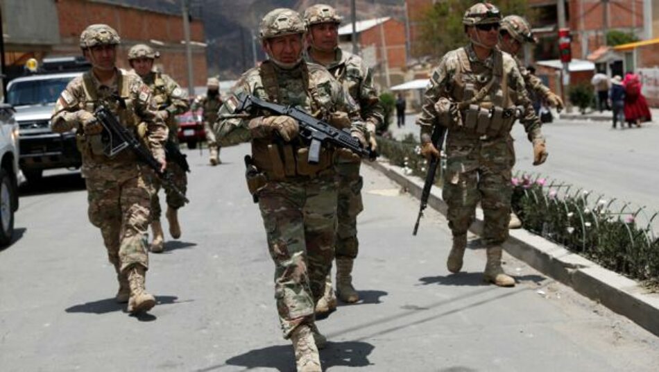 Gobierno de facto militariza ciudades en respuesta a crisis en Bolivia