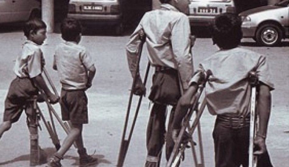 Plataforma Niñ@s de la Polio: «la vacuna ya existia en 1955, pero la dictadura Franquista no la distribuyó hasta 1964»