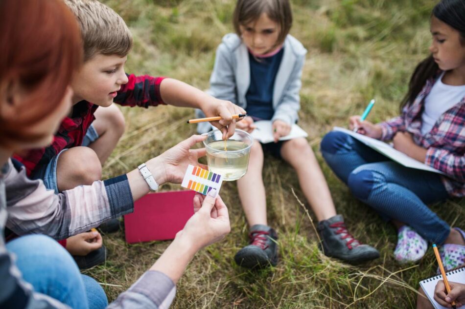 Menos conceptos y más pensamiento crítico para mejorar la educación científica en el aula