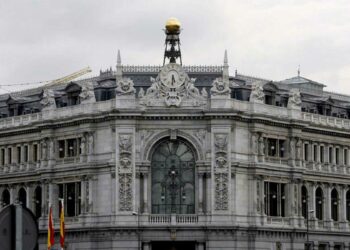 Roser Maestro advierte al gobernador del Banco de España del “peligro” de más fusiones frente al “rechazo ideológico” a una banca pública