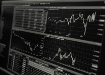 La CNMV advierte de más de 20 ‘chiringuitos financieros’ en Reino Unido, Luxemburgo, Italia y Portugal