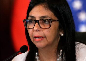 Vicepresidenta de Venezuela llega a Moscú para presentar la Ley Antibloqueo