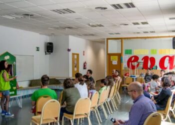 El movimiento vecinal se vuelca contra la intención del Ayuntamiento de Madrid de cerrar el EVA