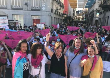 Los Colectivos Trans y sus familias celebran el gran apoyo social a la Ley Trans