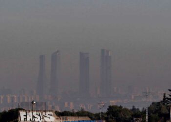 La contaminación del aire urbano en la ciudad de Madrid cae un 41% hasta octubre, aunque repunta al final del año