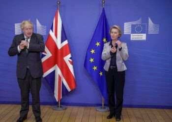 UE y Reino Unido posponen decisión del Brexit para el domingo
